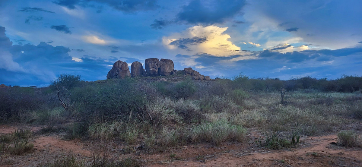 Kopjene (små fjell) er perfekt lokasjon for sundowner  |    Foto:  Wenche Skeie Tvenge  - La'mme 