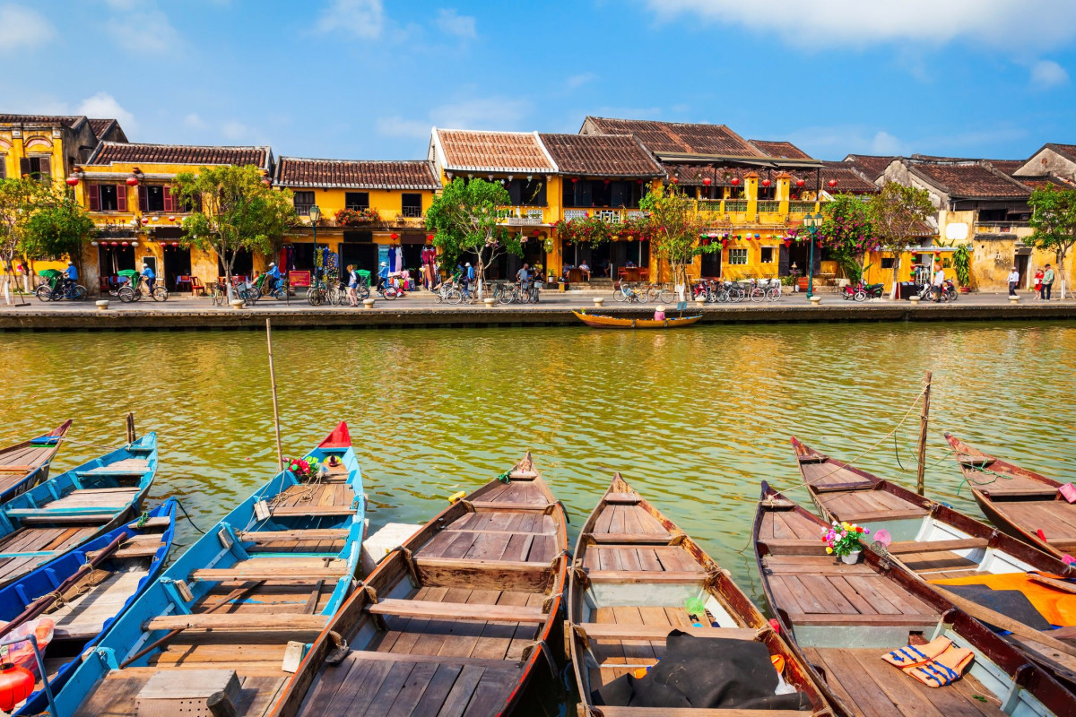 Riverfront old town Hoi An - Vietnam   |    Foto:  Saiko3p - Istock 