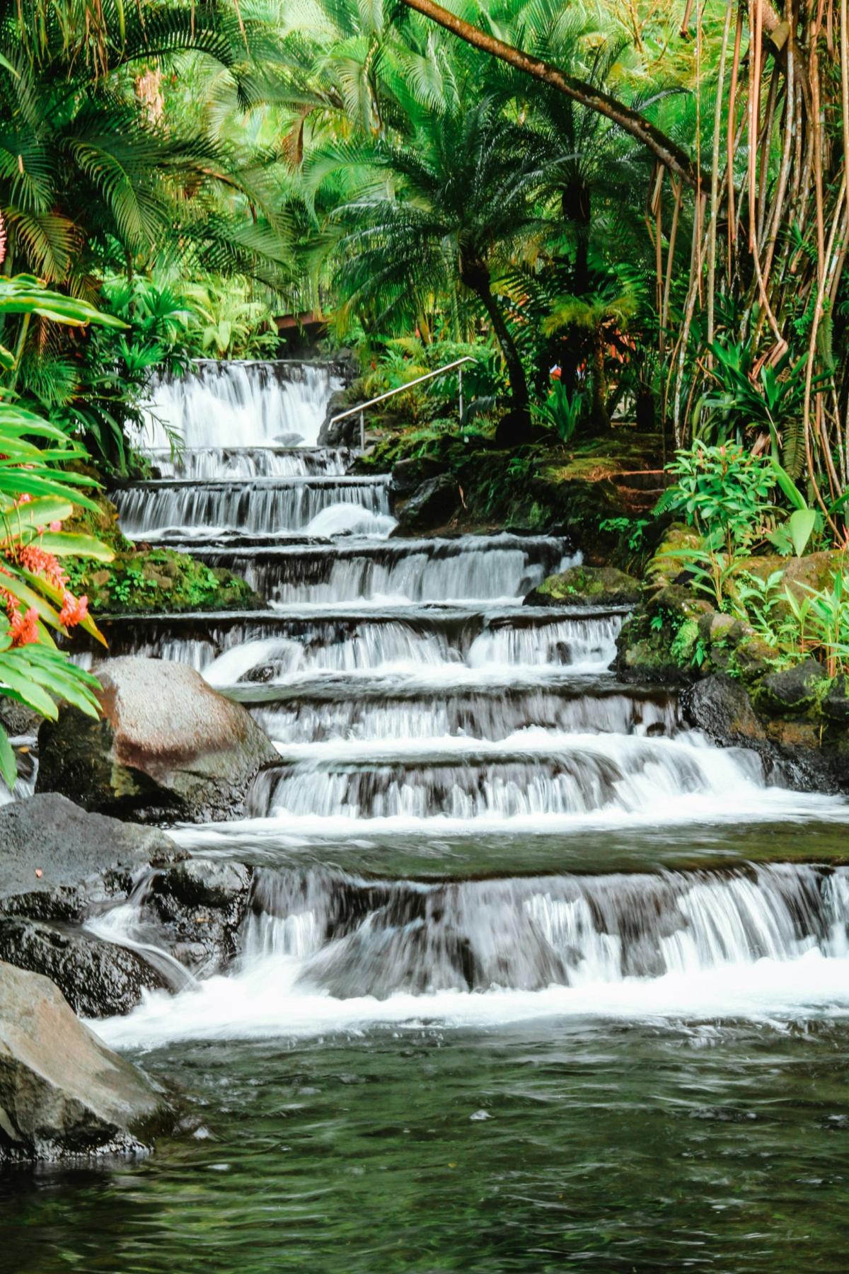 Varme kilder i La Fortuna   |    Foto:  Ezgi Kimball - Unsplash 