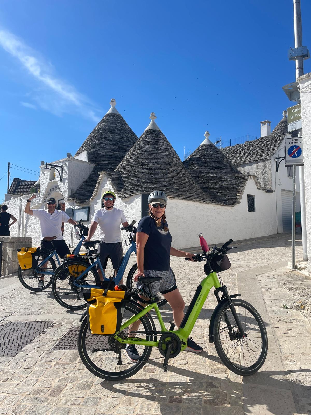 Alberobello klar for å utforskes av våre britiske gjester  |    Foto:  Ian Stanton 