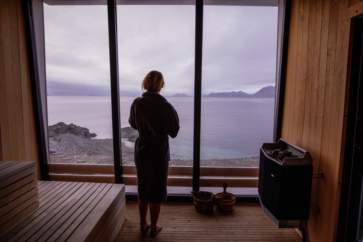      Foto:  Isfjord Radio badstu| La'mme skreddersyr - Basecamp Explorer 