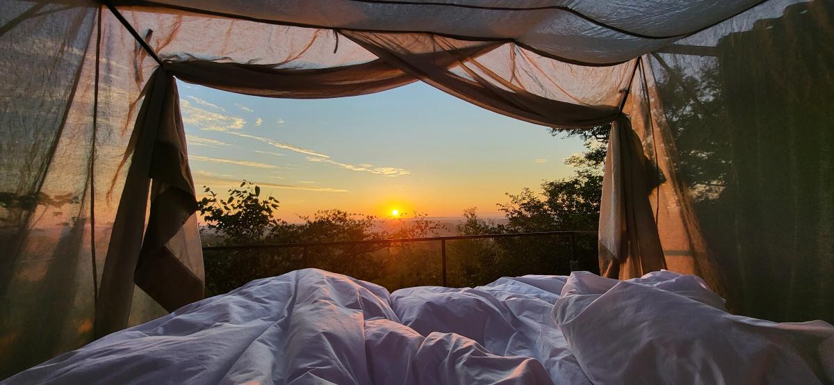 Soloppgang sky bed The Elephant Camp, Victoria Falls
