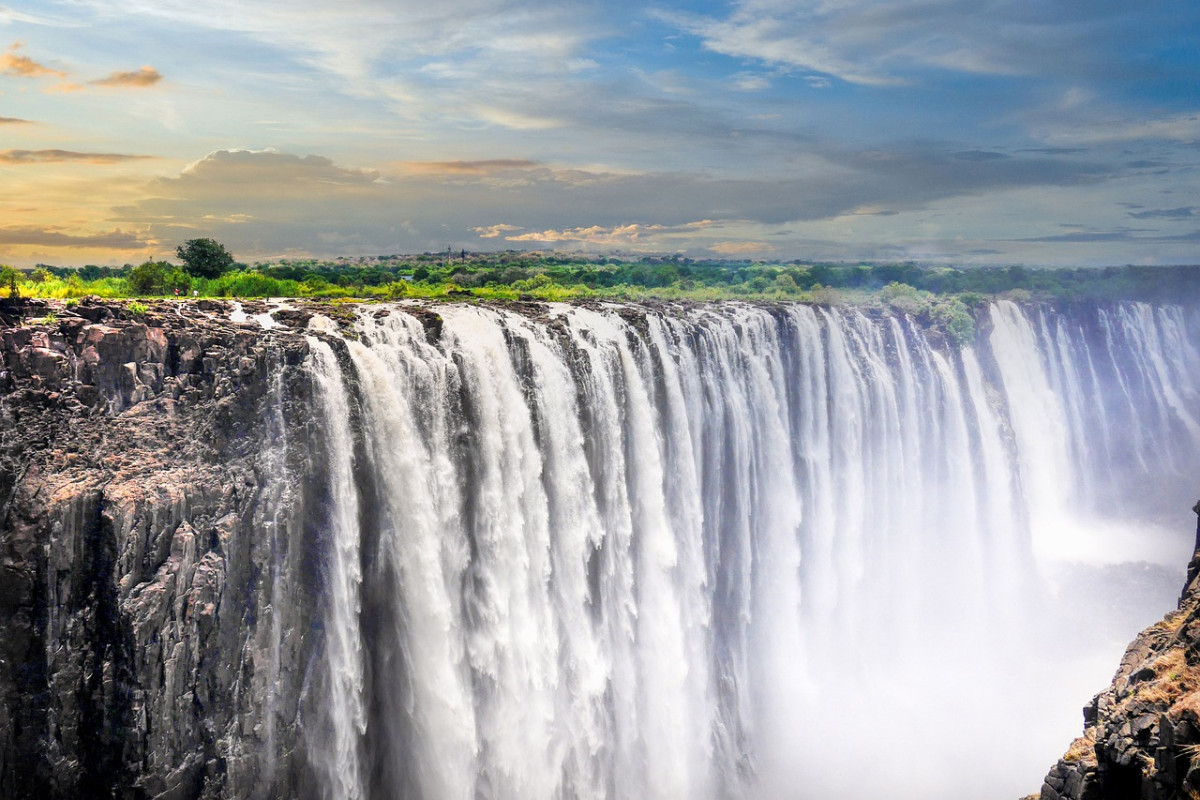 Victoria Falls & South Luangwa