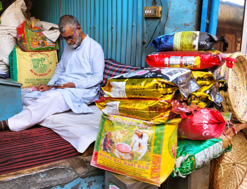 Fargerike butikker i Srinagar