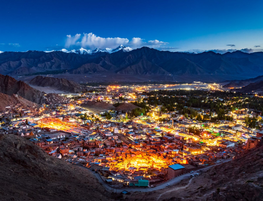 Leh by night