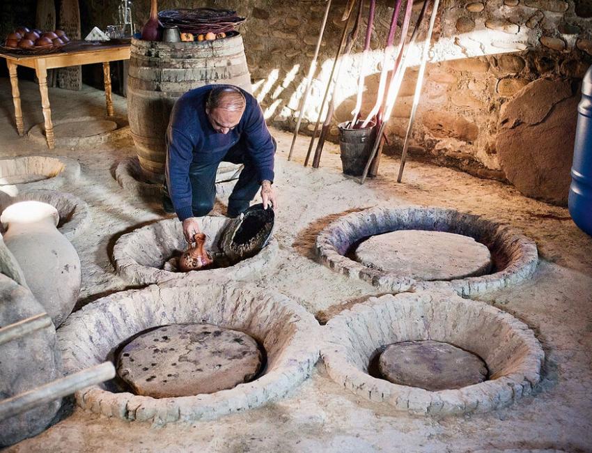 Brødbaking på tradisjonelt vis - Georgia
